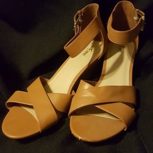 Fioni Tan Sandals 12W